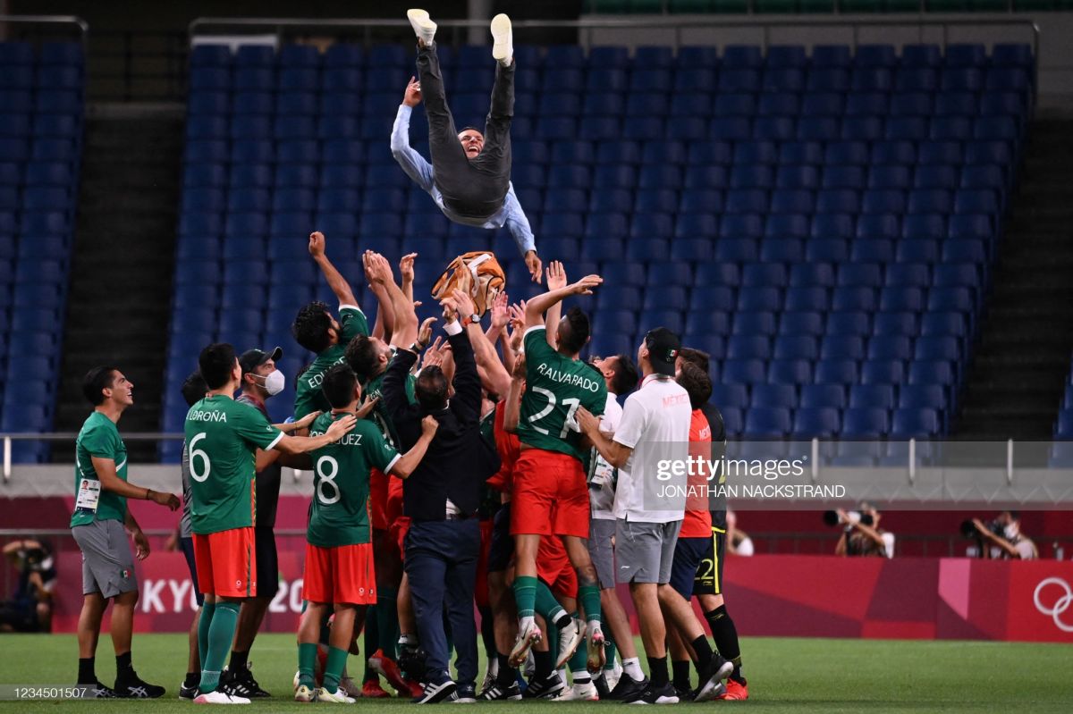 Futbol bo'yicha Meksika Olimpiya terma jamoasi Yaponiyani mag'lubiyatga uchratgan holda, Olimpiadada 3-o'rinni qo'lga kiritdi.
			