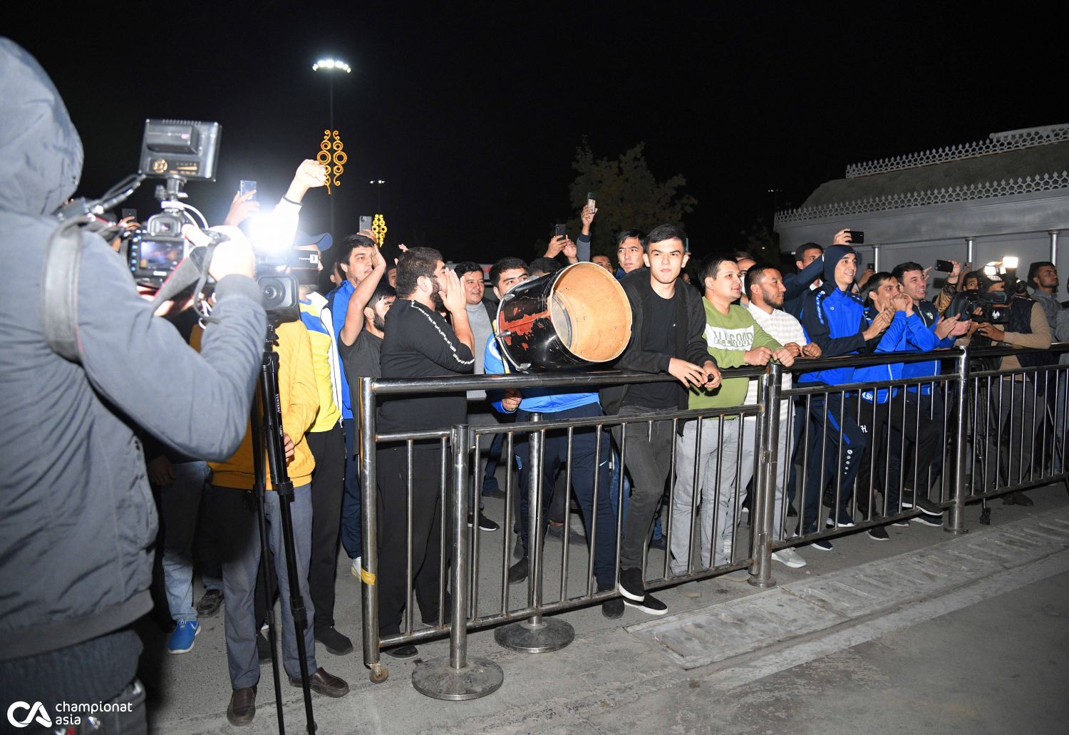 O'zbekiston futzal terma jamoasi Toshkentga qaytib keldi FOTOREPORTAJ