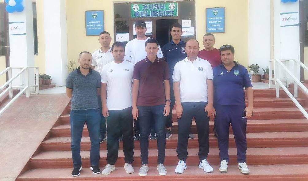 Vodiy futbolini o'zining ishchi guruhi bilan yuqori cho'qqiga olib chiqishni reja qilgan Odil Ahmedov ertaga start oladigan Vodiy ligasi oldidan Andijonda bo'ldi. 
			