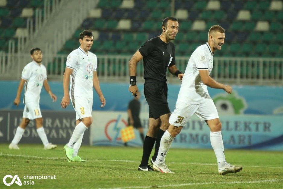 Futbolchining mehnati muxlislarga har hafta o'tadigan 90 daqiqalik o'yindangina iborat bo'lib tuyuladi.
			