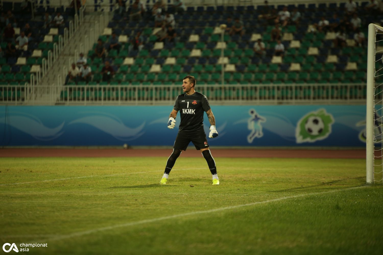 Futbolchining mehnati muxlislarga har hafta o'tadigan 90 daqiqalik o'yindangina iborat bo'lib tuyuladi.
			