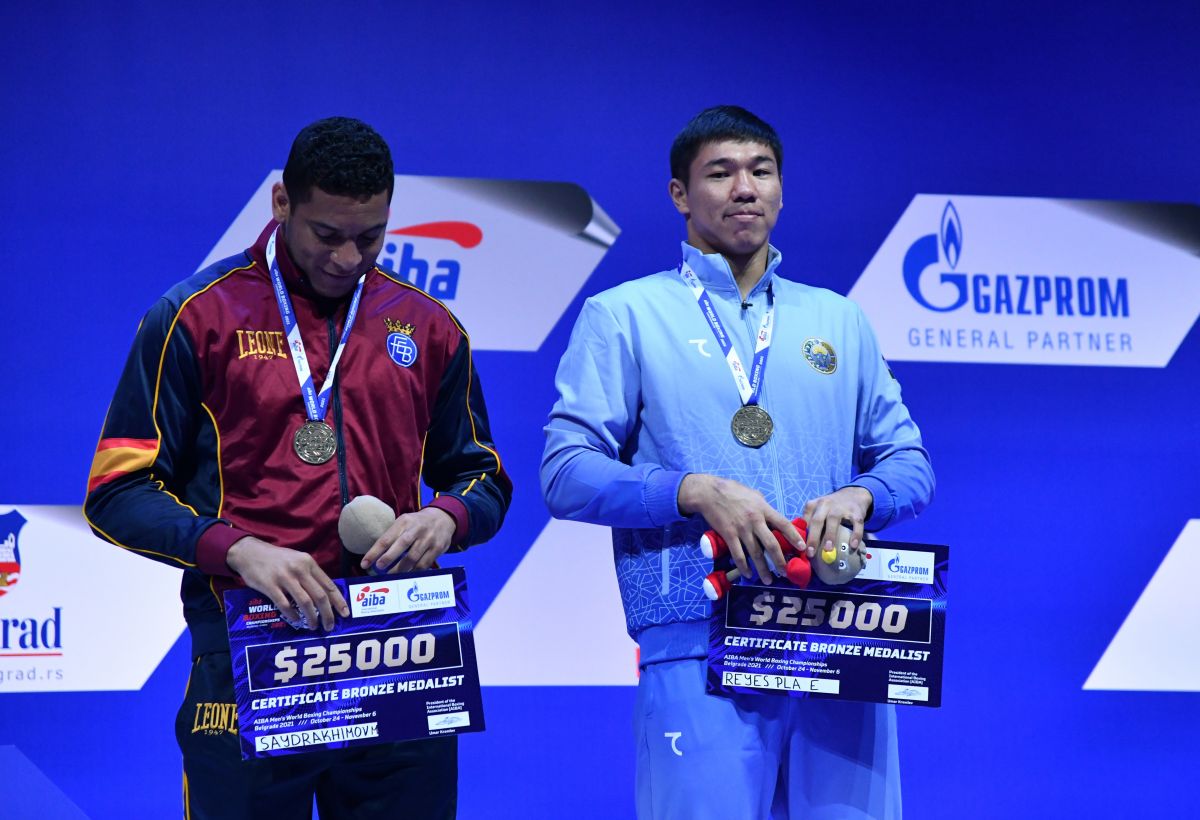 -92 kg vaznli bokschimiz Madiyar Saidrahimov jahon chempionatining bronza medaliga sazovor bo'lgandi.
			