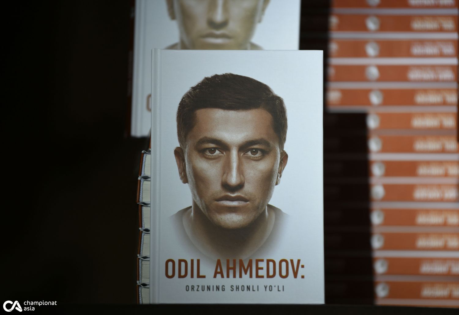 Baxtiyor Abdug'afur muallifligidagi “Odil Ahmedov: Orzuning shonli yo'li” kitobida futbolchining yoshligidagi voqea eslangan.
			