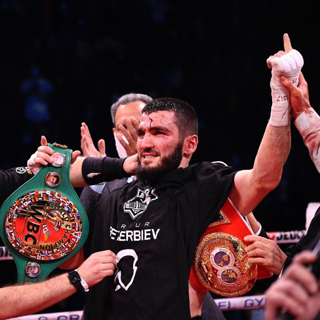 Yarimog'ir vazn toifasida WBC va IBF yo'nalishi chempioni Artur Beterbiev sobiq chempioni Markus Braunga qarshi ringga ko'tarildi va raqibini to'qqizinchi raundda nokaut qildi. 
			