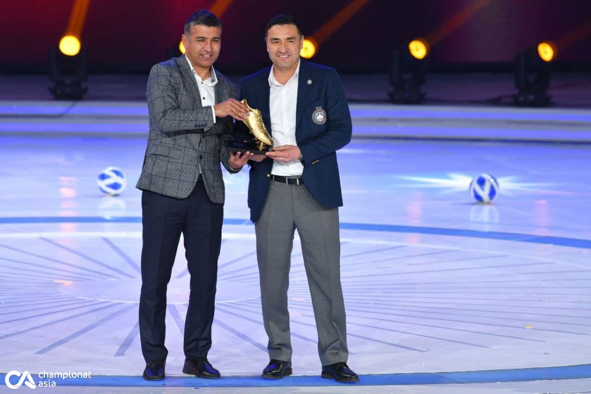 Bugun O'zbekiston futbol associaciyasining navbatdan tashqari kongressi va o'zbek futbolining 2021 yil yakunlariga bag'ishlangan UZ Football Awards-2021 taqdirlash marosimi bo'lib o'tdi. 
			