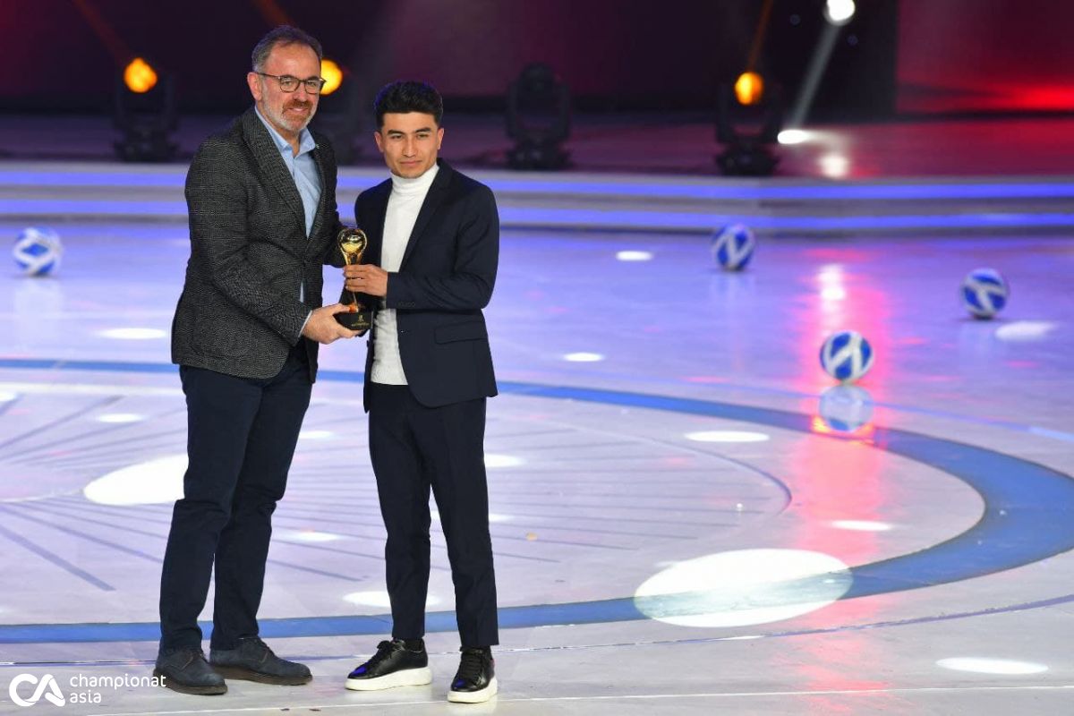 Bugun O'zbekiston futbol associaciyasining navbatdan tashqari kongressi va o'zbek futbolining 2021 yil yakunlariga bag'ishlangan UZ Football Awards-2021 taqdirlash marosimi bo'lib o'tdi. 
			