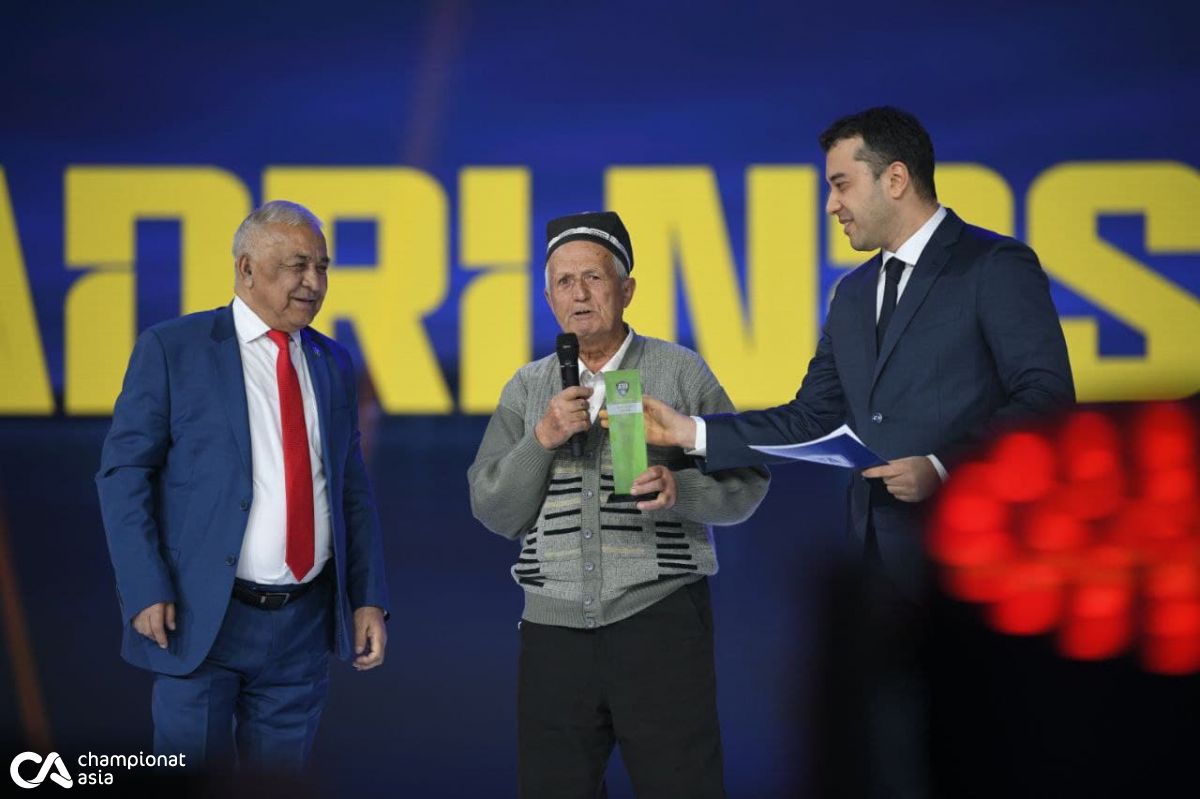 Bugun O'zbekiston futbol associaciyasining navbatdan tashqari kongressi va o'zbek futbolining 2021 yil yakunlariga bag'ishlangan UZ Football Awards-2021 taqdirlash marosimi bo'lib o'tdi. 
			