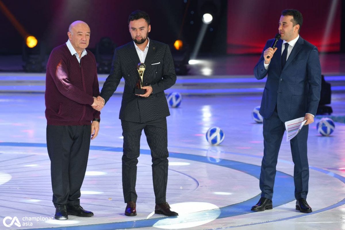 Bugun O'zbekiston futbol associaciyasining navbatdan tashqari kongressi va o'zbek futbolining 2021 yil yakunlariga bag'ishlangan UZ Football Awards-2021 taqdirlash marosimi bo'lib o'tdi. 
			