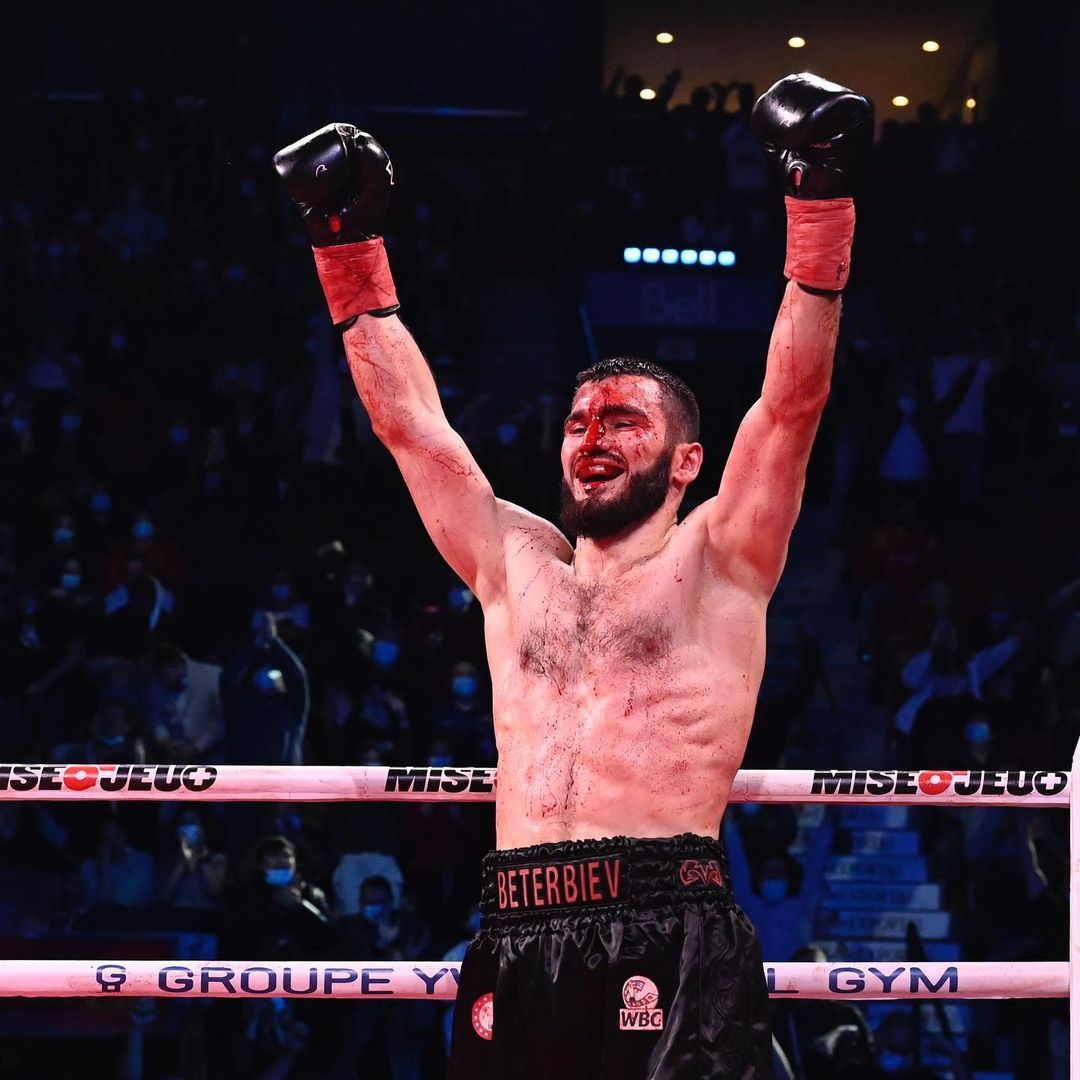 Yarimog'ir vazn toifasida WBC va IBF yo'nalishi chempioni Artur Beterbiev sobiq chempioni Markus Braunga qarshi ringga ko'tarildi va raqibini to'qqizinchi raundda nokaut qildi. 
			