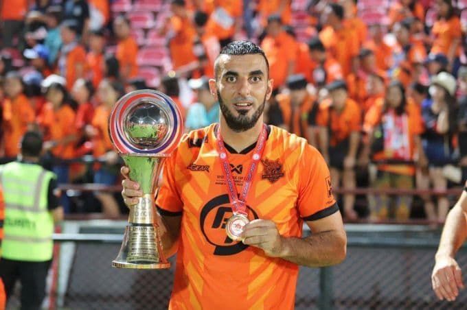 Tajribali himoyachi Artyom Filiposyan Tailand 2-ligasi ishtirokchisi “Muangkan Yunayted” sharafini himoya qildi. Yaqinda futbolchi yurtimizga qaytib keldi.
			