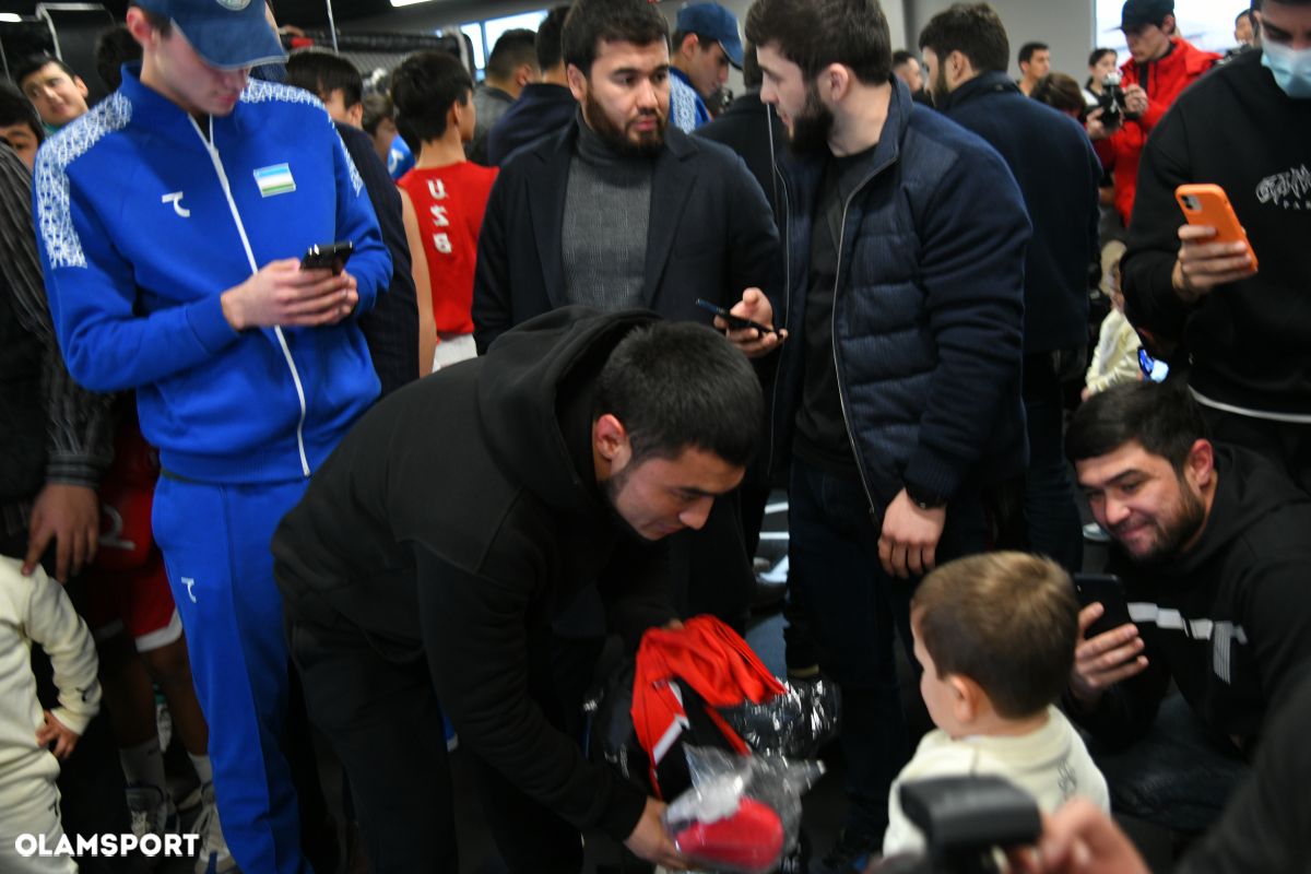 Hozirgi kunda eng mashhur Instablogerlar Xasbik, Abdurozik va Erali ilk bor Toshkentda ko'rishishdi. 
			