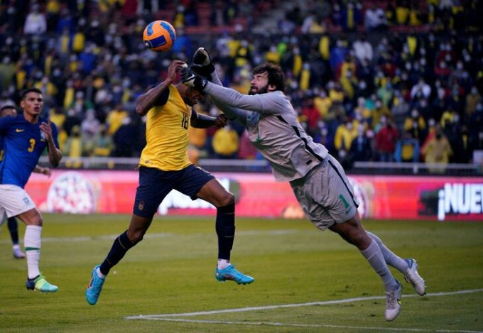 Jahon chempionati saralash bosqichi doirasida Braziliya Ekvadorga qarshi tragikomedik bahs o'tkazdi.
			