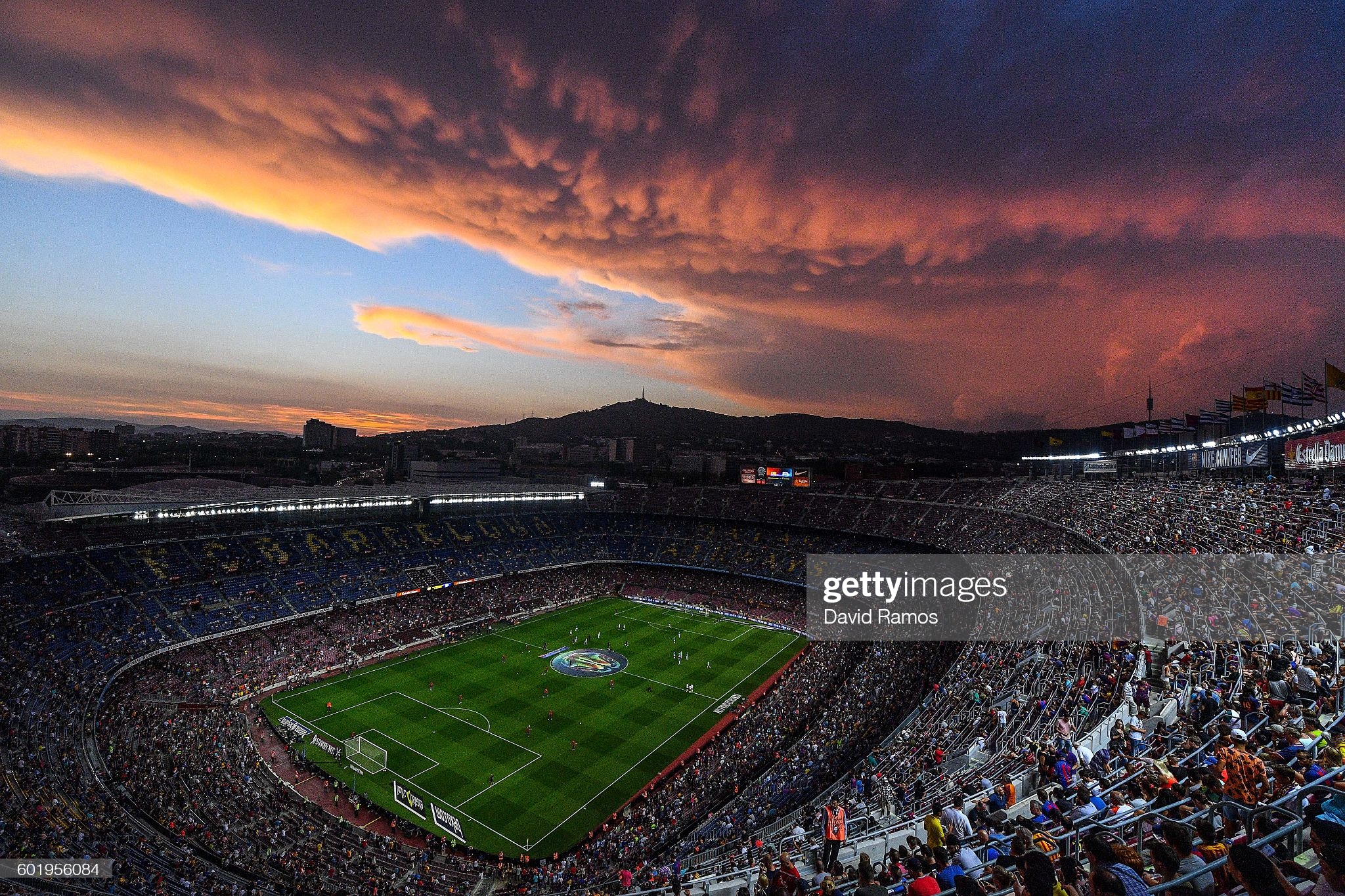 Donishmandlarning aytishiga ko'ra, futbol gol urish uchun o'ynaladi (raqib darvozasiga).
			