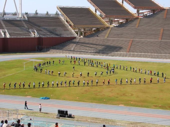 Bugun etiboringizni futbol olamidagi antiqa sport inshootlariga - o'ziga xos ko'rinishga ega stadionlarga qaratmoqchimiz: qiziqarli arxitektura g'oyalari, nostandart joylashuv hamda ularni yaratish va foydalanish paytidagi qiziqarli voqealar asosida.
			