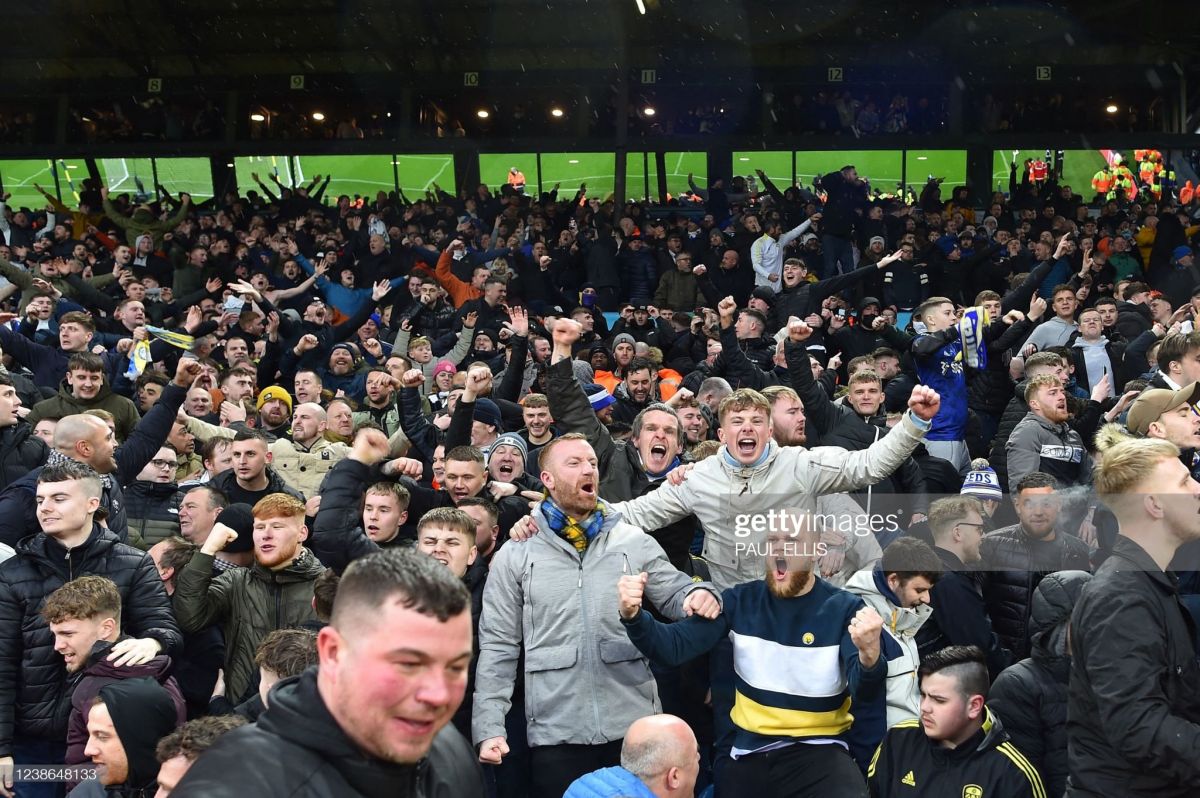 Angliya futboli atmosferasi shunchaki qoyilmaqom darajada. 
			