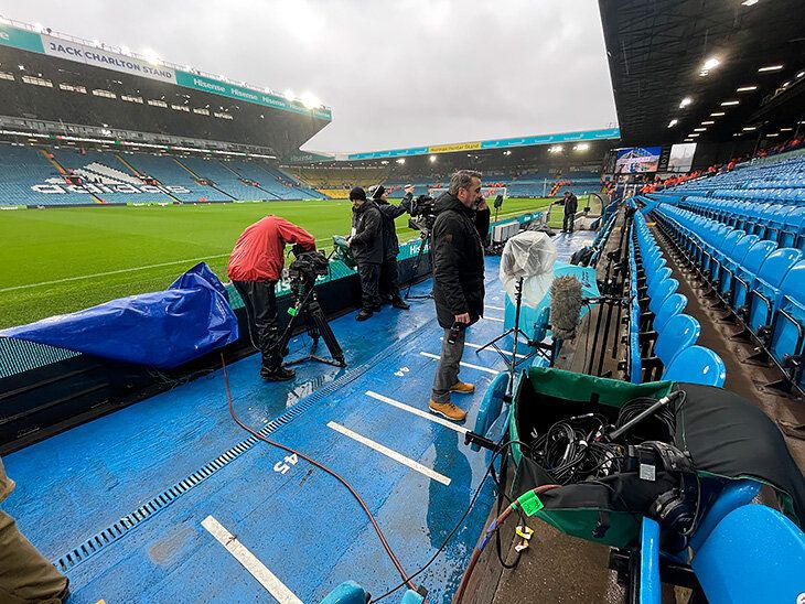 Angliya futboli atmosferasi shunchaki qoyilmaqom darajada. 
			