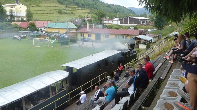 Bugun etiboringizni futbol olamidagi antiqa sport inshootlariga - o'ziga xos ko'rinishga ega stadionlarga qaratmoqchimiz: qiziqarli arxitektura g'oyalari, nostandart joylashuv hamda ularni yaratish va foydalanish paytidagi qiziqarli voqealar asosida.
			