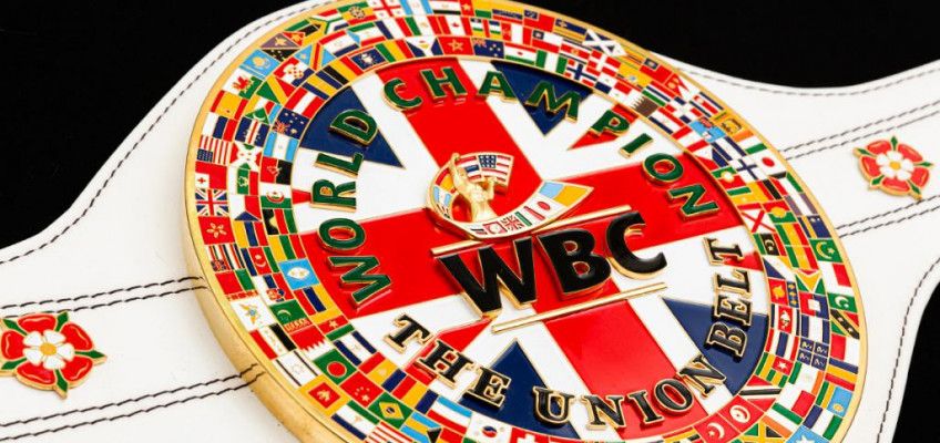 WBC matbuot xizmati Tayson Fyuri va Dillian Uayt jangi g'olibi uchun maxsus esdalik kamarini beradi.
			