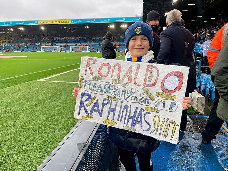 Angliya futboli atmosferasi shunchaki qoyilmaqom darajada. 
			