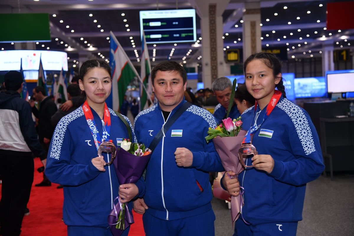 Xabar berib o'tganimizdek, boks bo'yicha O'zbekiston o'smirlar terma jamoasi ham, yoshlar terma jamoasi ham Ammanda o'tkazilgan Osiyo chempionatida umumjamoa hisobida birinchi o'rinni egalladi. 
			