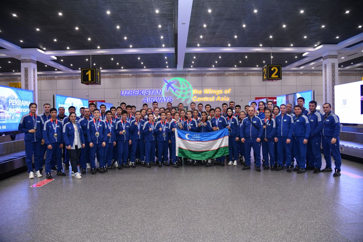 Xabar berib o'tganimizdek, boks bo'yicha O'zbekiston o'smirlar terma jamoasi ham, yoshlar terma jamoasi ham Ammanda o'tkazilgan Osiyo chempionatida umumjamoa hisobida birinchi o'rinni egalladi. 
			