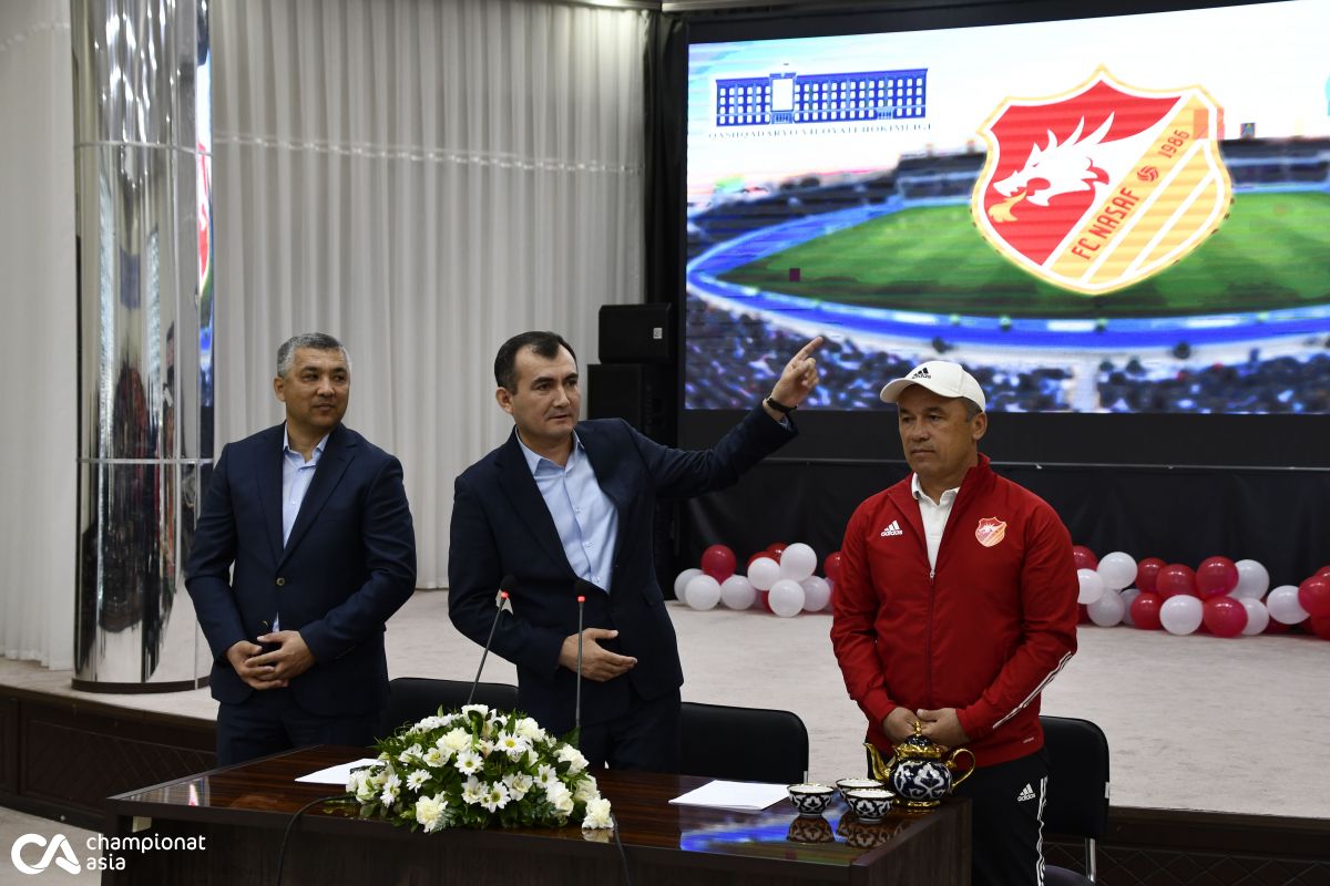 Bugun Qarshi shahridagi Yoshlar markazida Nasaf jamoasi yangi futbolchilarini keng jamoatchilikka tanishtirdi. Mazkur tadbirda Qashqadaryo viloyati hokimi vazifasini bajaruvchi Murodjon Azimov ham ishtirok etdi. 
			