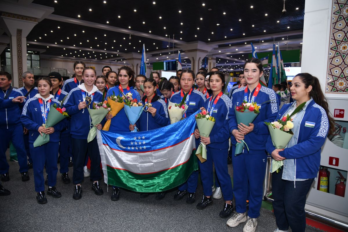 Xabar berib o'tganimizdek, boks bo'yicha O'zbekiston o'smirlar terma jamoasi ham, yoshlar terma jamoasi ham Ammanda o'tkazilgan Osiyo chempionatida umumjamoa hisobida birinchi o'rinni egalladi. 
			