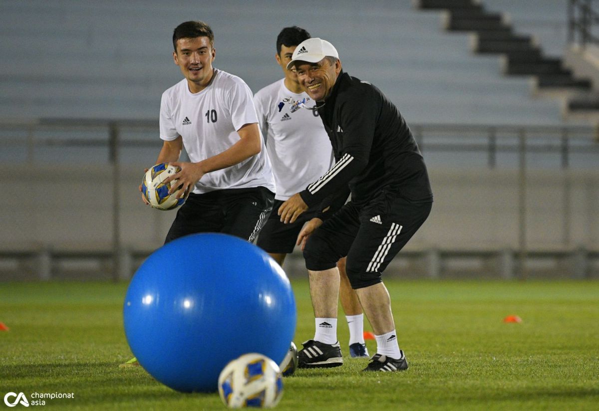 OCHL G'arb mintaqasida guruh bahslari davom etmoqda.
			